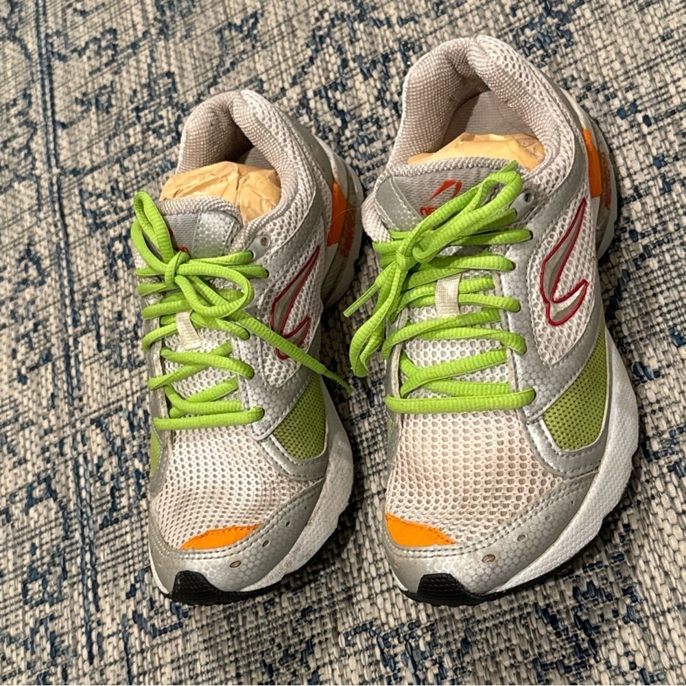 Newton Motion Stability Running Sneakers - Picture 3 of 6